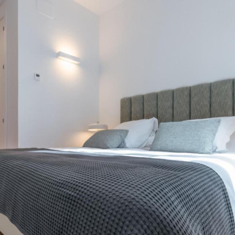 Bellas Artes en Madrid - Three-Bedroom Apartment - 11