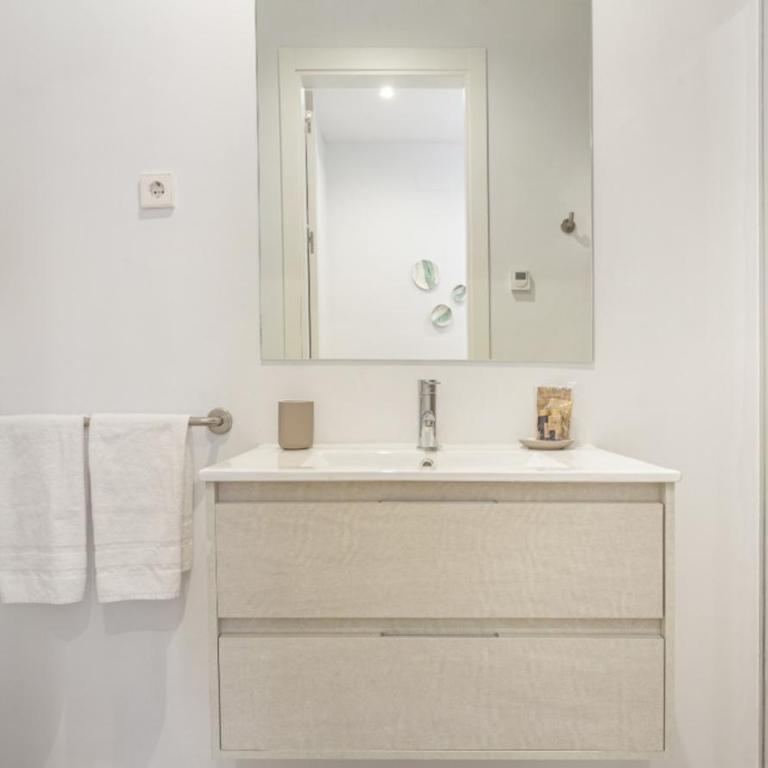 Bellas Artes en Madrid - Three-Bedroom Apartment - 15