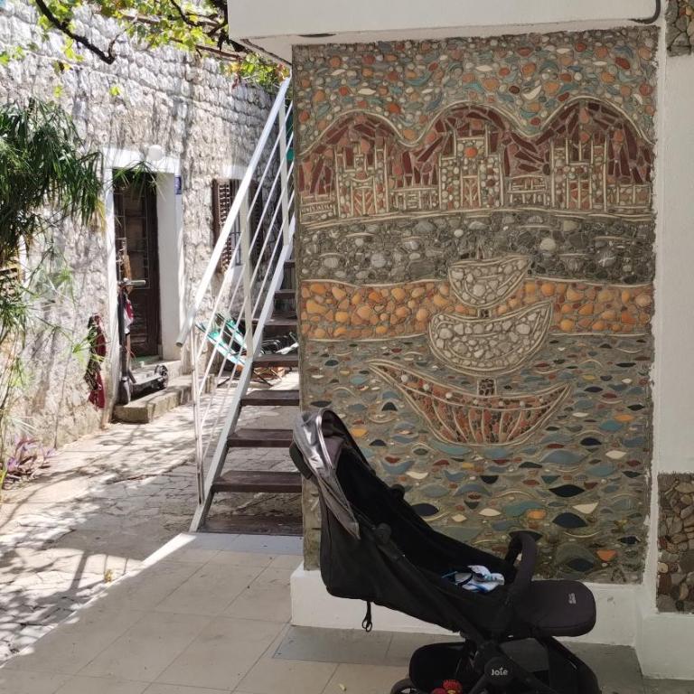 LaRos Apt - Studio with Balcony - 2