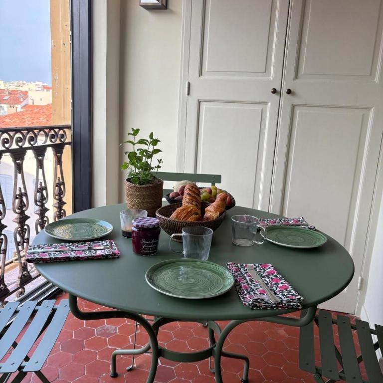Appartement 3 pièces plein vieil antibes - Apartment mit 2 Schlafzimmern - 29