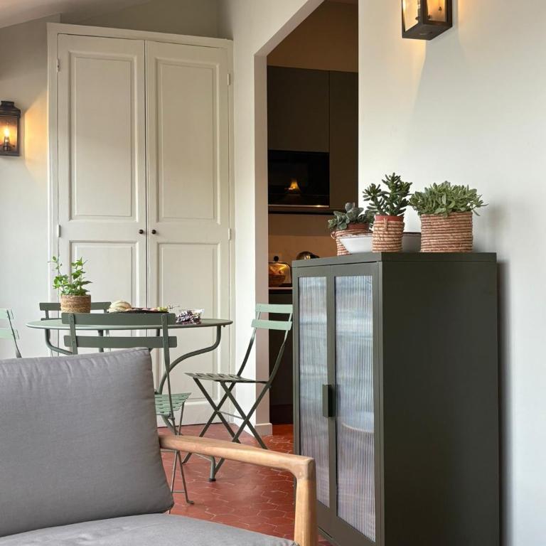 Appartement 3 pièces plein vieil antibes - Apartment mit 2 Schlafzimmern - 30