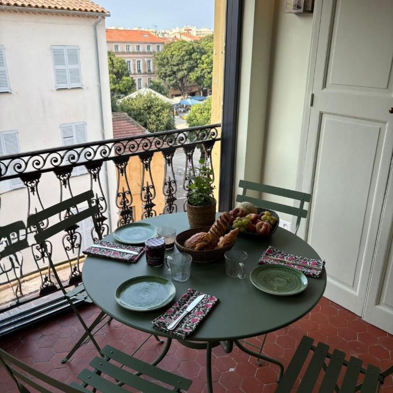 Appartement 3 pièces plein vieil antibes - Apartment mit 2 Schlafzimmern - 25