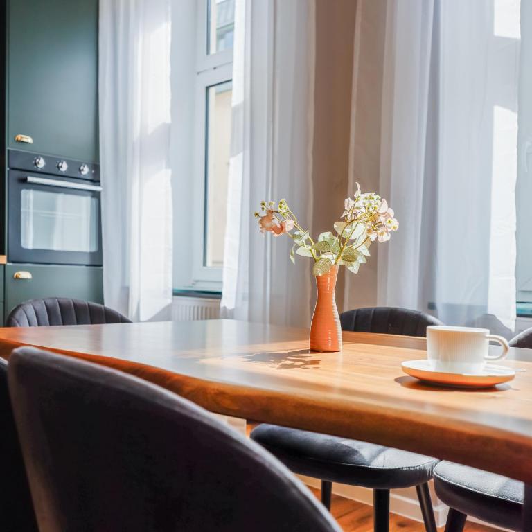 Flatista Homes - Luise - Three-Bedroom Deluxe Apartment - 3