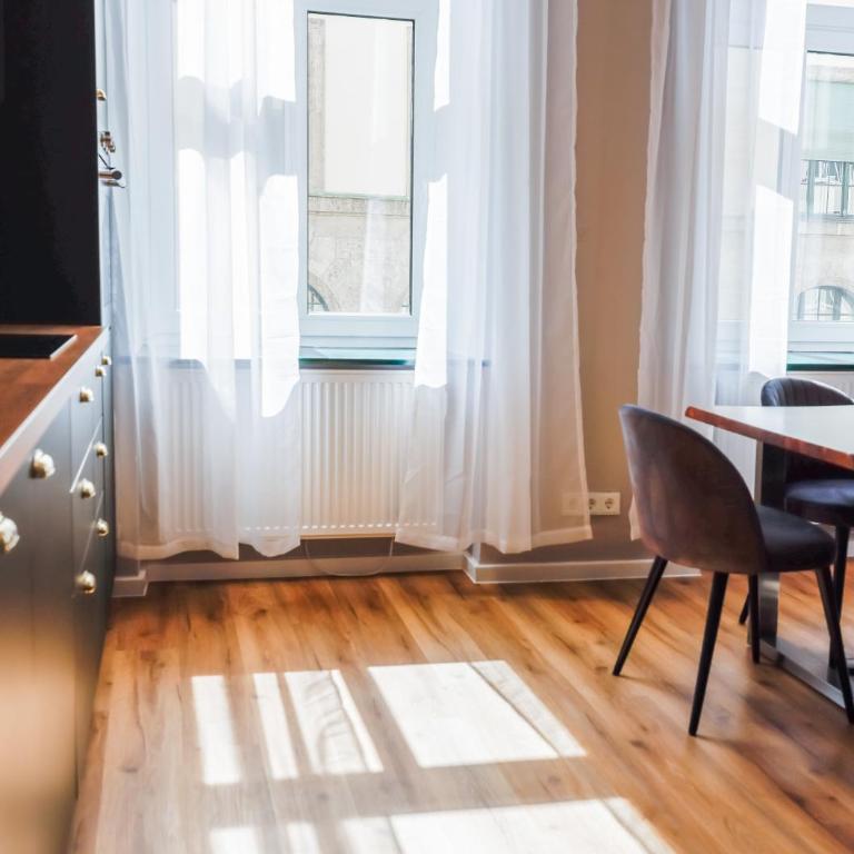 Flatista Homes - Luise - Three-Bedroom Deluxe Apartment - 4
