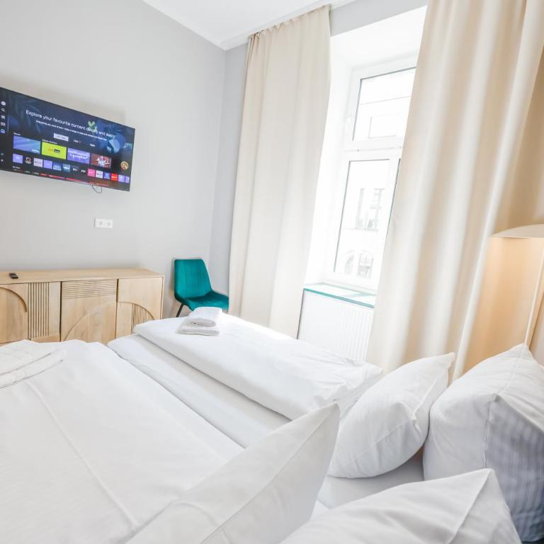 Flatista Homes - Luise - Three-Bedroom Deluxe Apartment - 6