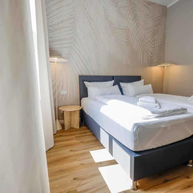 Flatista Homes - Luise - Three-Bedroom Deluxe Apartment - 17