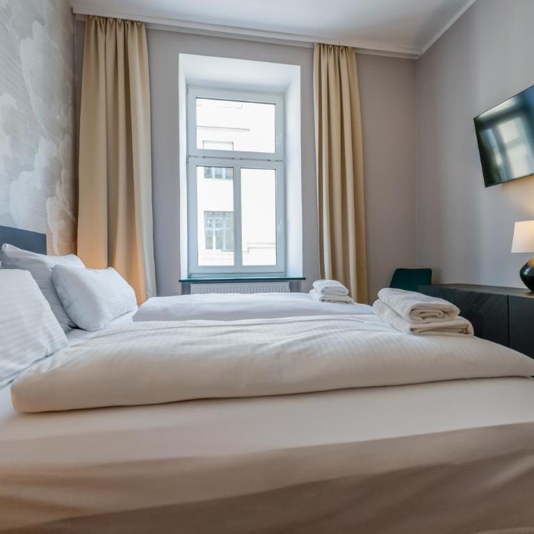 Flatista Homes - Luise - Three-Bedroom Deluxe Apartment - 15