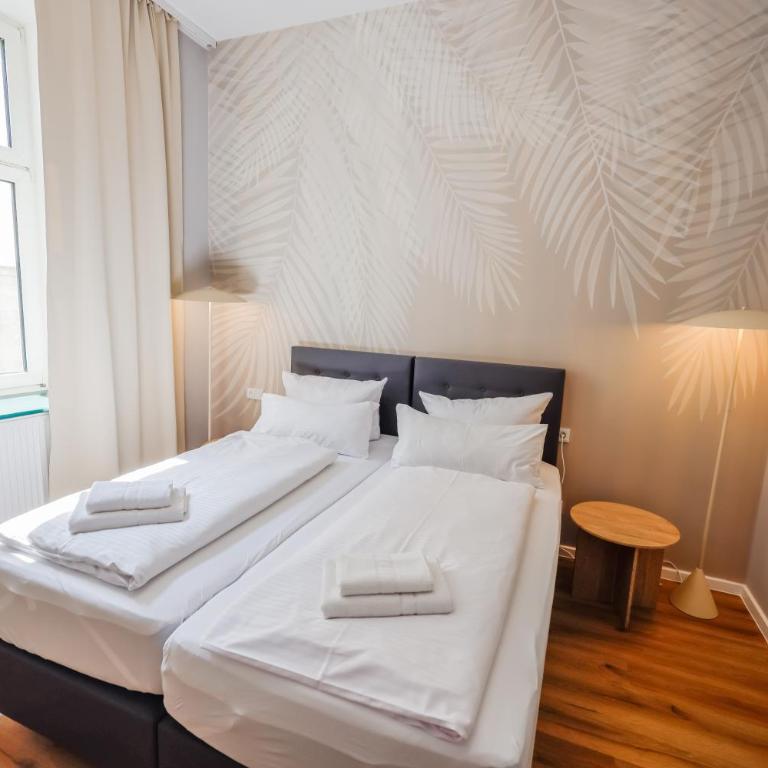 Flatista Homes - Luise - Three-Bedroom Deluxe Apartment - 12
