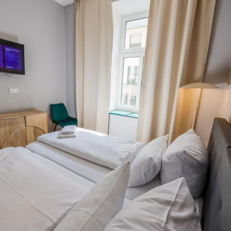 Flatista Homes - Luise - Three-Bedroom Deluxe Apartment - 9