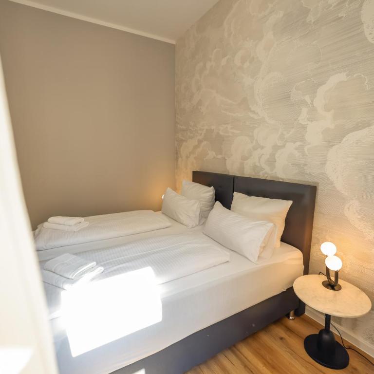 Flatista Homes - Luise - Three-Bedroom Deluxe Apartment - 21