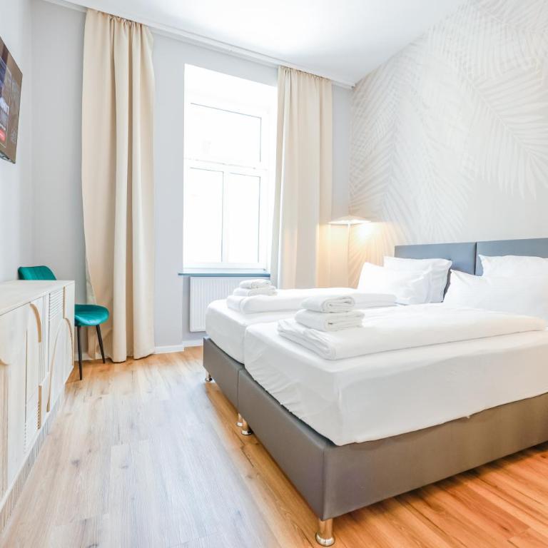 Flatista Homes - Luise - Three-Bedroom Deluxe Apartment - 16