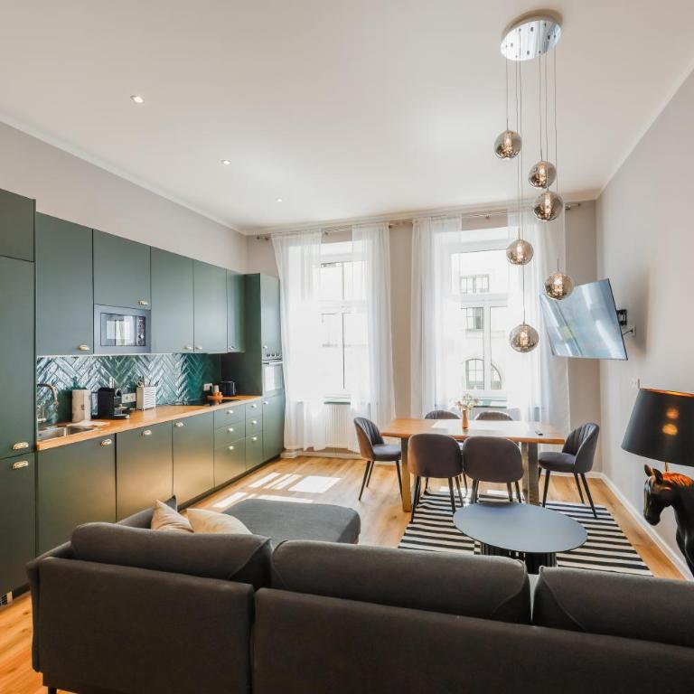 Flatista Homes - Luise - Three-Bedroom Deluxe Apartment - 23