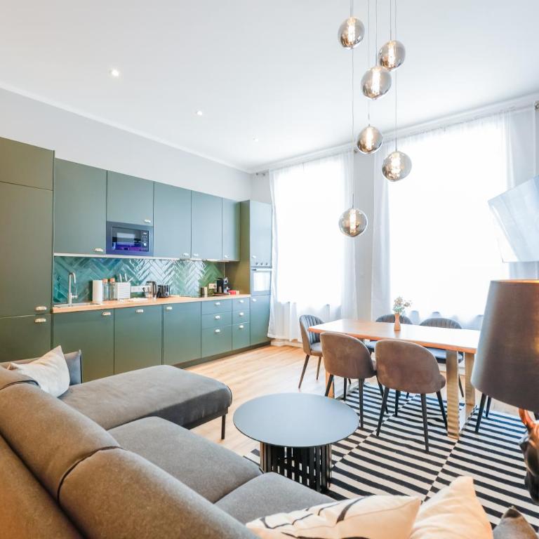 Flatista Homes - Luise - Three-Bedroom Deluxe Apartment - 20