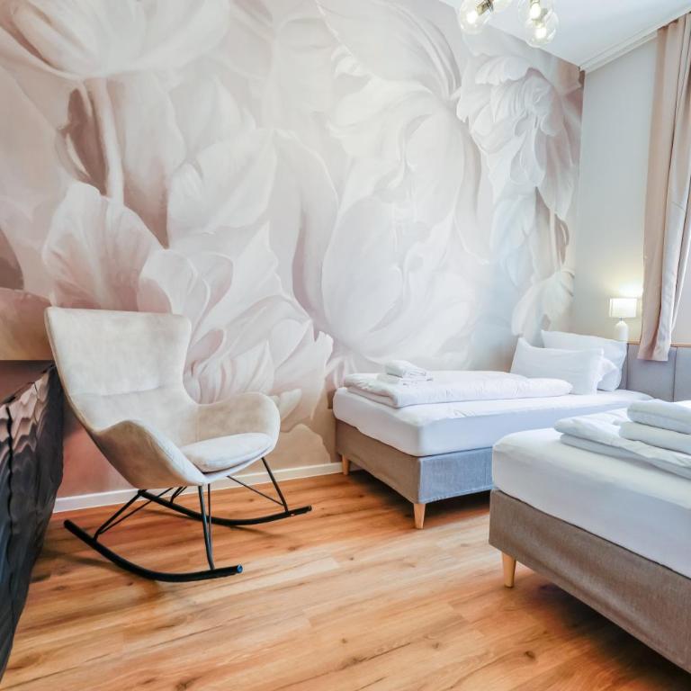 Flatista Homes - Luise - Three-Bedroom Deluxe Apartment - 22