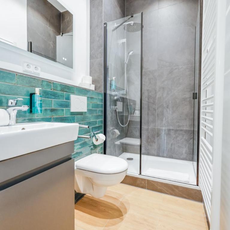 Flatista Homes - Luise - Three-Bedroom Deluxe Apartment - 25