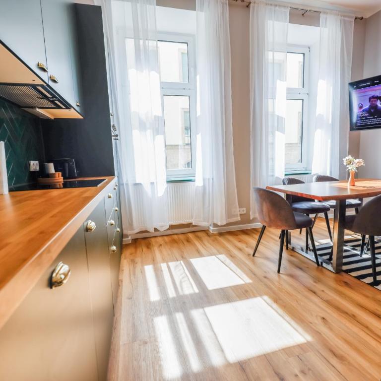 Flatista Homes - Luise - Three-Bedroom Deluxe Apartment - 27