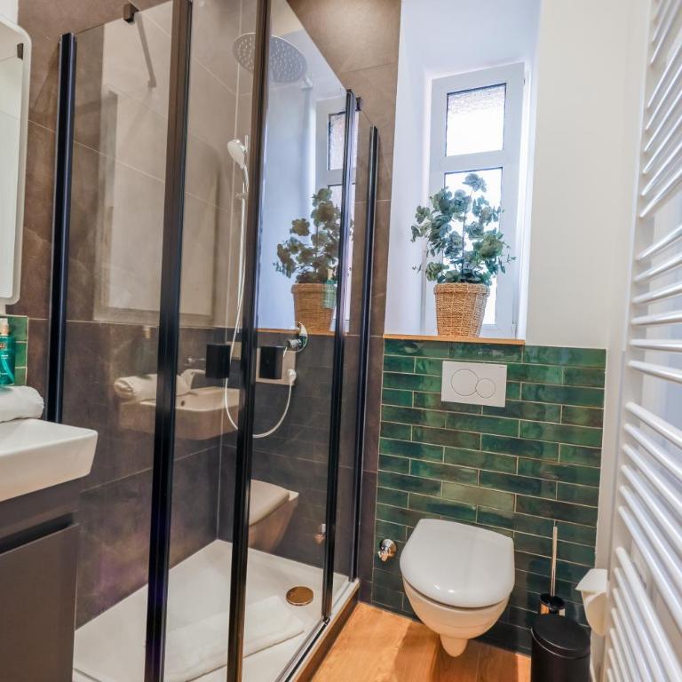 Flatista Homes - Luise - Three-Bedroom Deluxe Apartment - 26