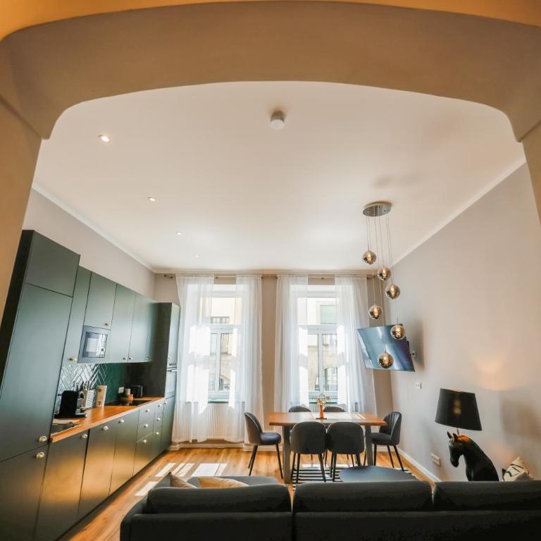 Flatista Homes - Luise - Three-Bedroom Deluxe Apartment - 30