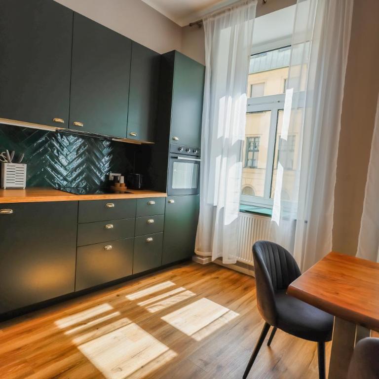 Flatista Homes - Luise - Three-Bedroom Deluxe Apartment - 28