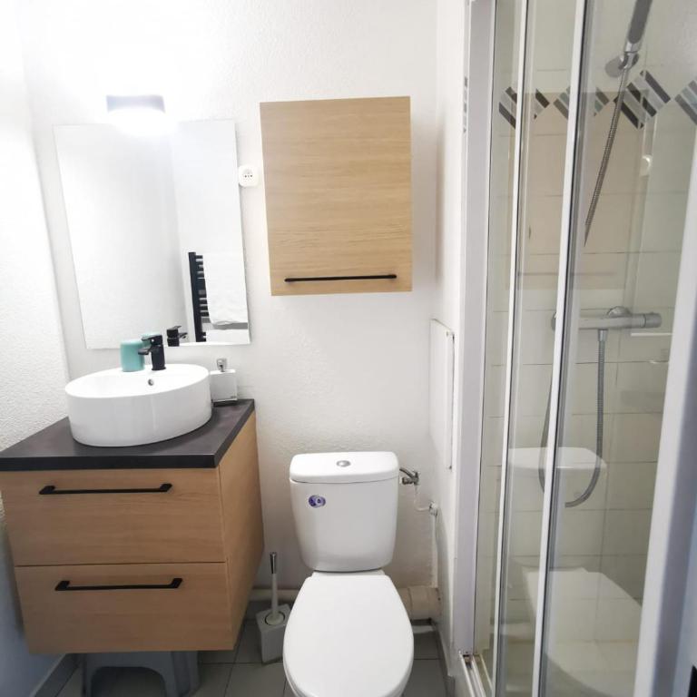 Studio Ciel d'Azur - Fréjus Plage - Tout à pied - Clim - WIFI - Parking - Etage élevé - Vue mer - One-Bedroom Apartment - 7