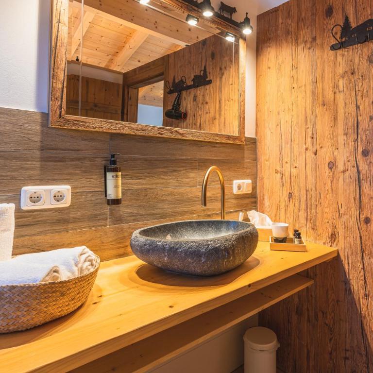 Dorfchalets - Chalet Lausi inkl Tauern Spa Therme Eintritt & Sommerkarte - Ferienhaus - 11