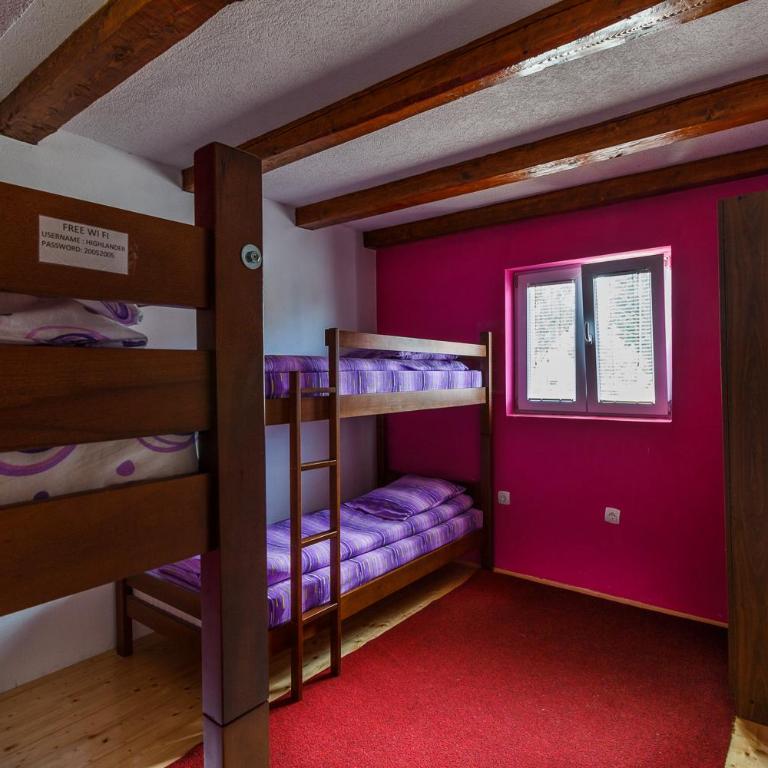 Hostel Highlander - Quadruple Room with Shared Bathroom - 4