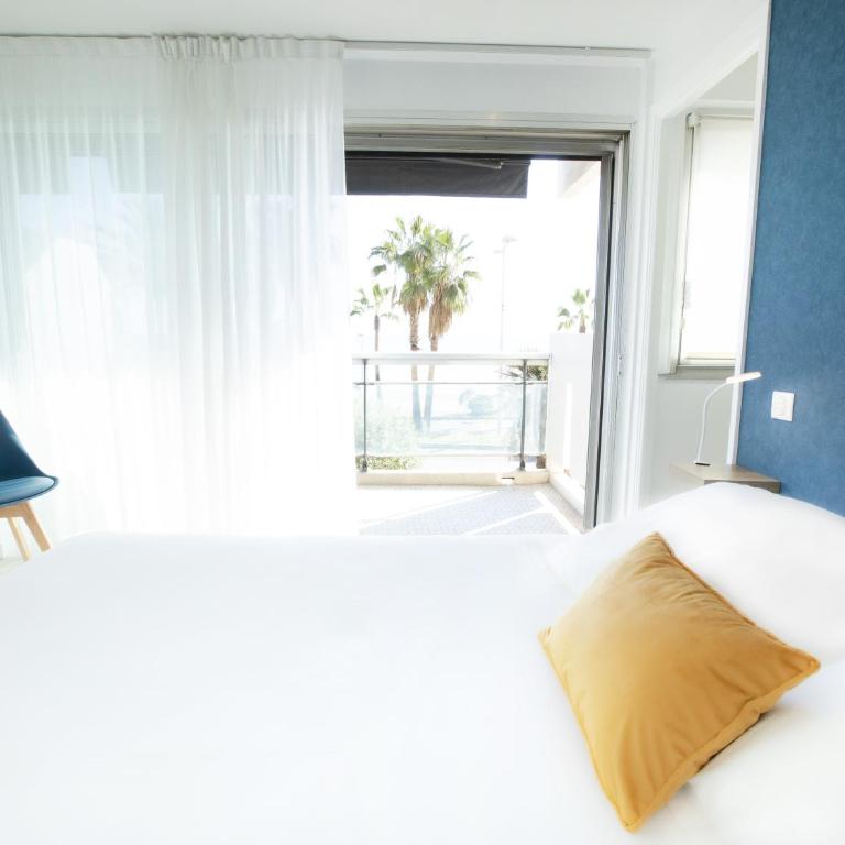 Tiercé Hotel - Privilege Double Room - Sea View or Racecourse View - 3