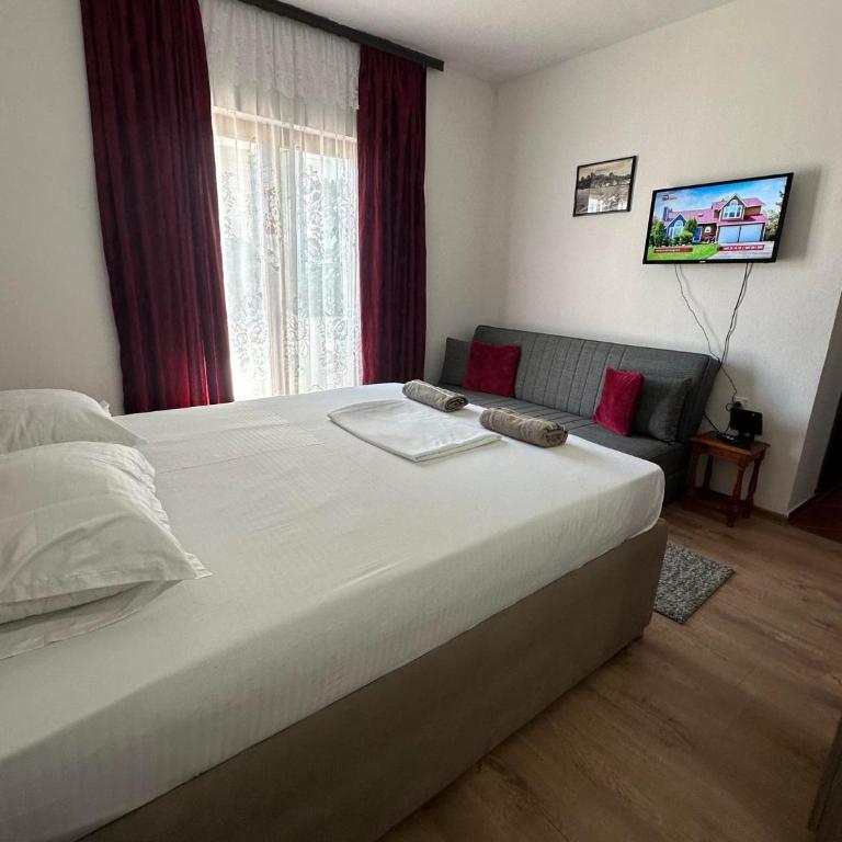 Rooms Ajllin - Dvokrevetna Soba s Pomoćnim Ležajem - 1