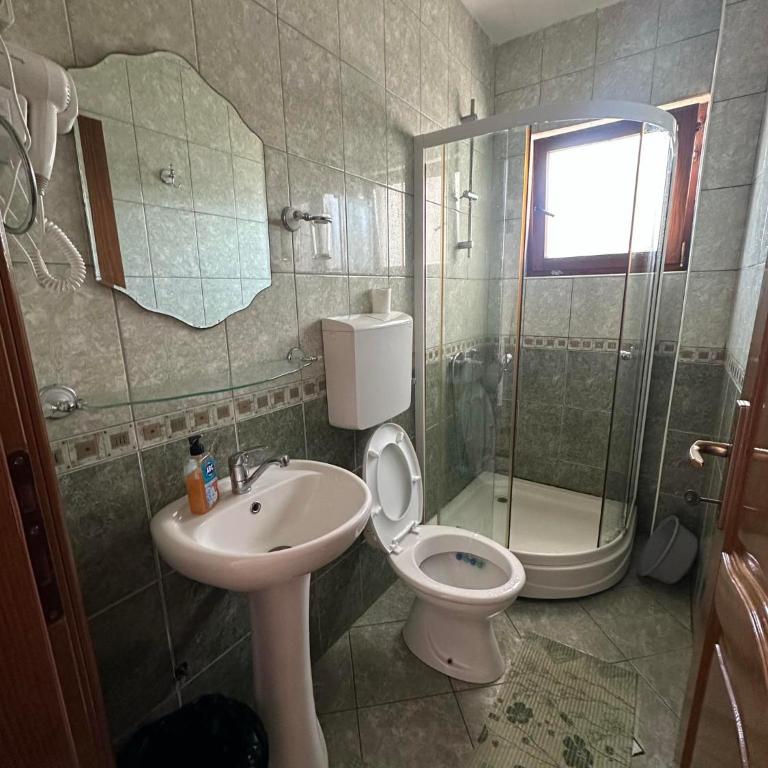 Rooms Ajllin - Dvokrevetna Soba s Pomoćnim Ležajem - 9