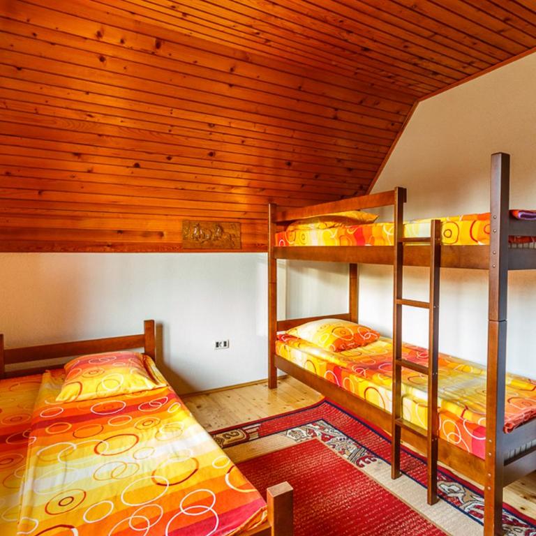 Hostel Highlander - Triple Room with Shared Bathroom - 5