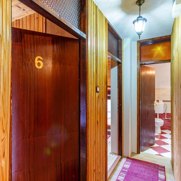 Hostel Highlander - Dvokrevetna Soba sa Bračnim Krevetom i Zajedničkim Kupatilom - 10