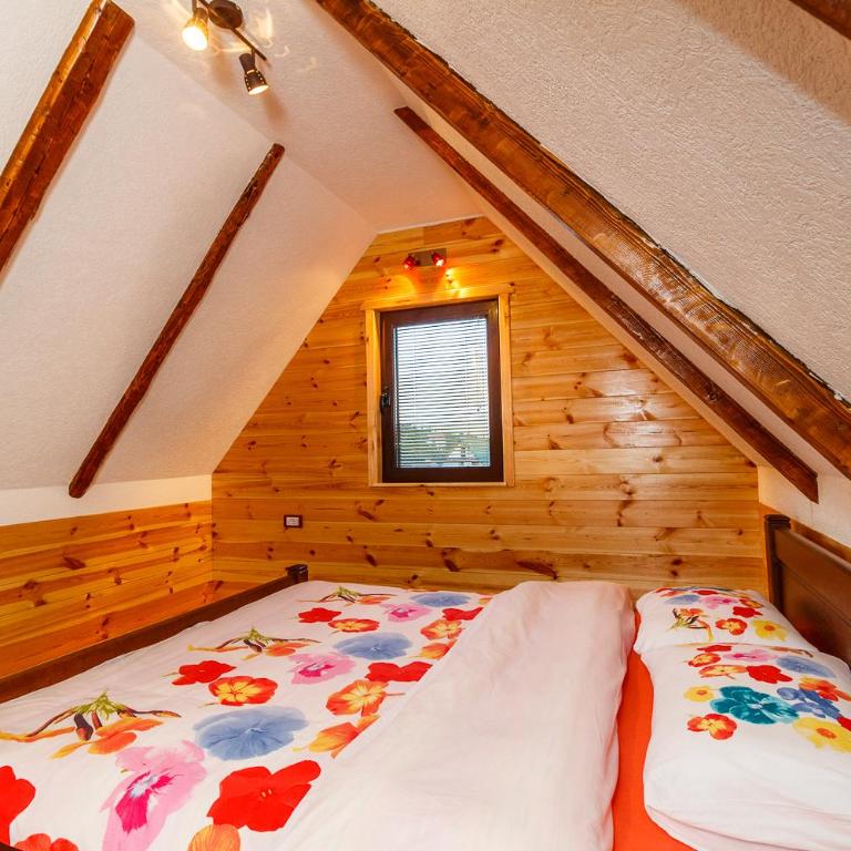 Hostel Highlander - Double Room with Shared Bathroom - 14
