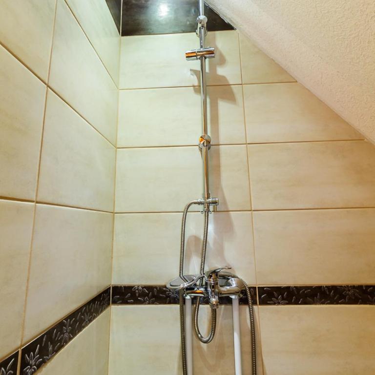 Hostel Highlander - Double Room with Shared Bathroom - 15