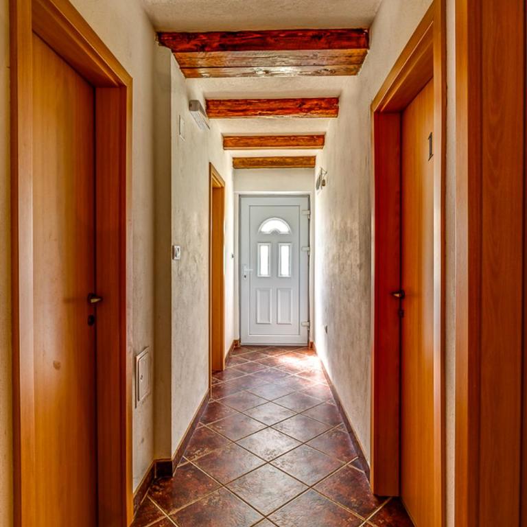 Hostel Highlander - Double Room with Shared Bathroom - 17