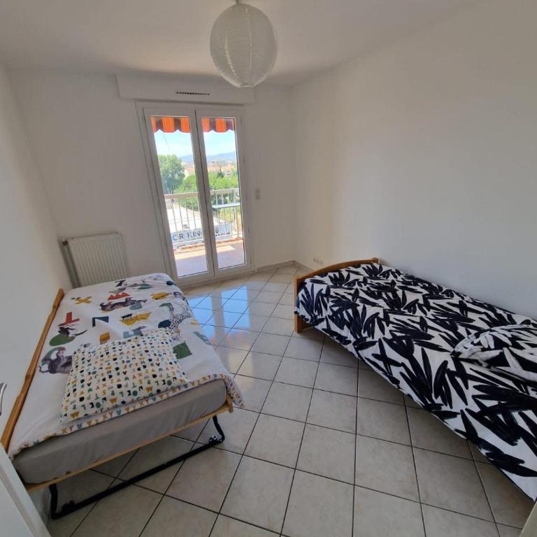 Comfortable stay near the beach and the center - Apartment - 29