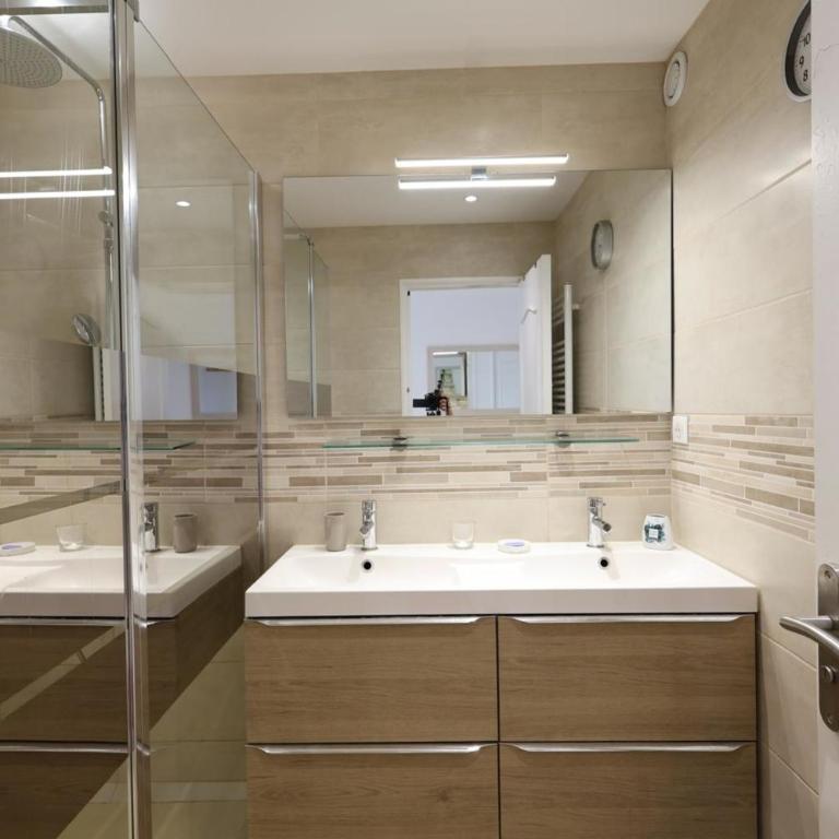 Comfortable stay near the beach and the center - Apartment - 30