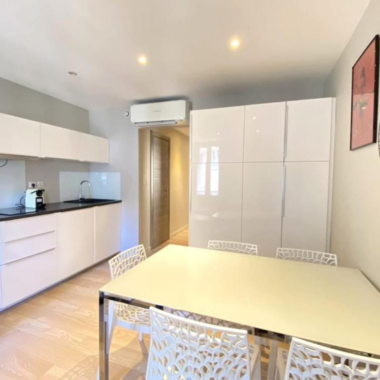 Stylish 2 Bed Apartment 1 Min to Palais & Beach - Apartment - 10