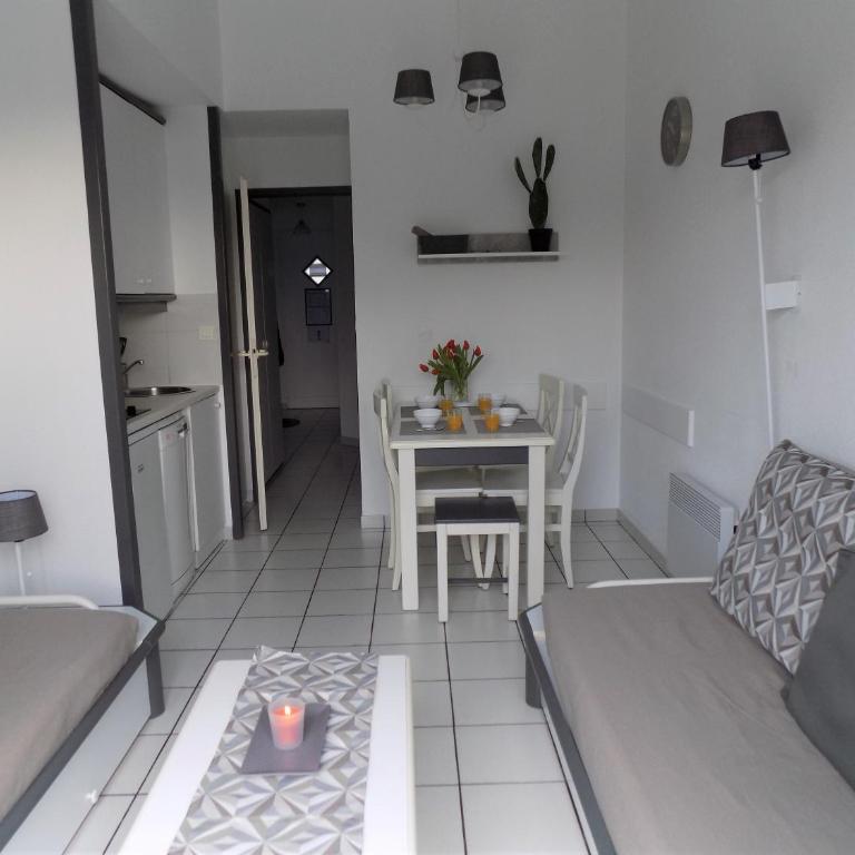 Manoir appart et terrasse dans le village vacances de Port Bourgenay, vue golf, lac et forêt, proche mer, à 300m piscine gratuite d'avril à sept, 5 pers - Apartment mit 1 Schlafzimmer - 9