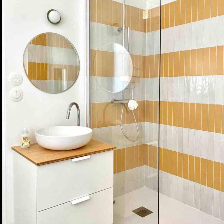 Ancien Atelier Artistique sur Cour Privée - Appartement Paisible en Rez-de-Chaussée - Appartement 2 Chambres - 4
