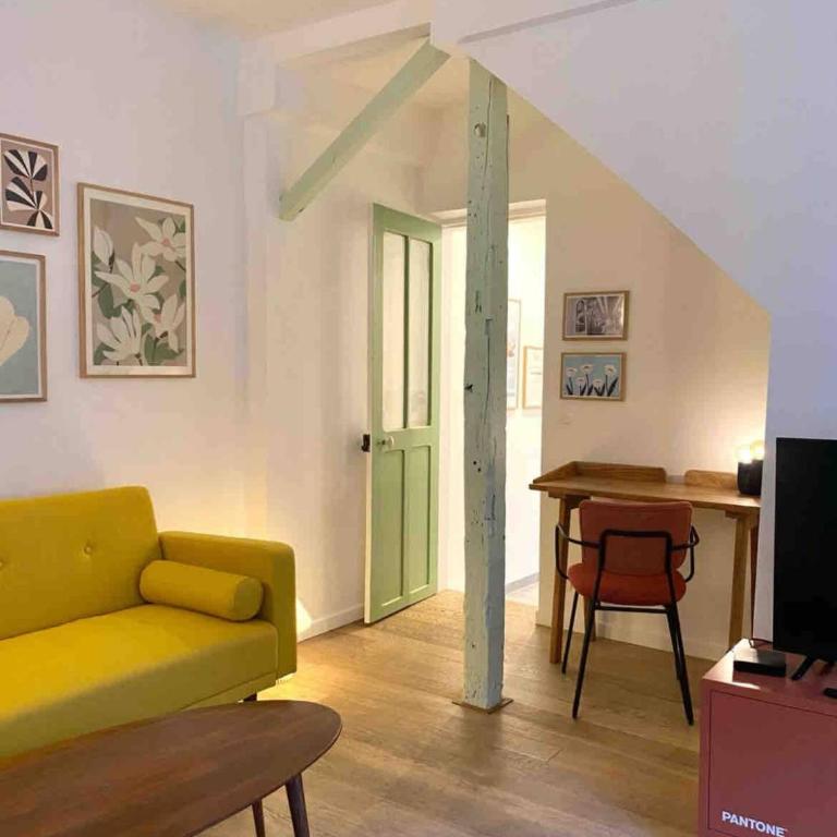 Ancien Atelier Artistique sur Cour Privée - Appartement Paisible en Rez-de-Chaussée - Appartement 2 Chambres - 6