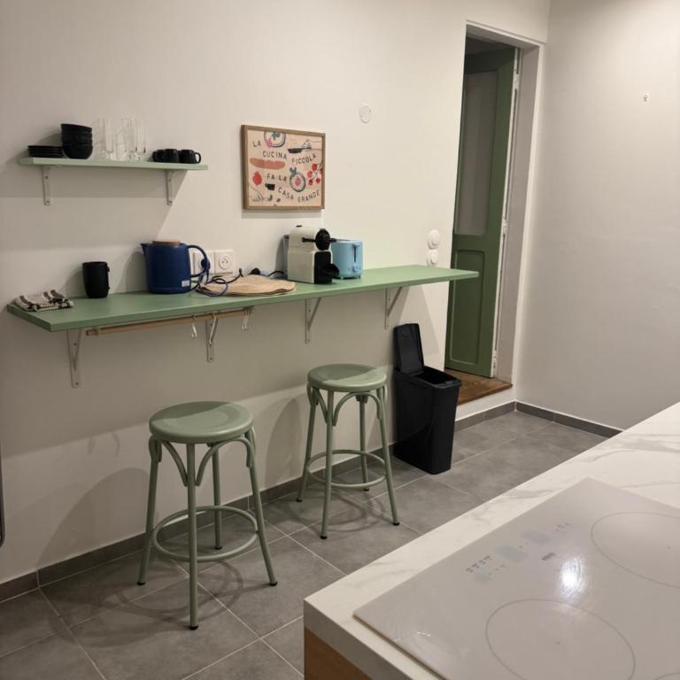 Ancien Atelier Artistique sur Cour Privée - Appartement Paisible en Rez-de-Chaussée - Appartement 2 Chambres - 11