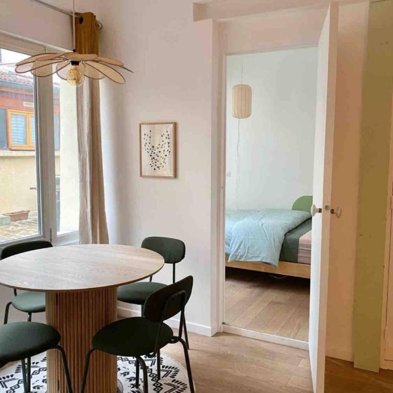 Ancien Atelier Artistique sur Cour Privée - Appartement Paisible en Rez-de-Chaussée - Appartement 2 Chambres - 13