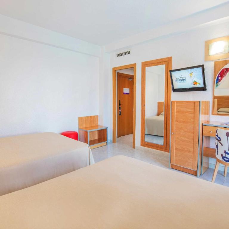 Hotel Servigroup Nereo - Habitación Doble con balcón (3 adultos + 1 niño) - 2
