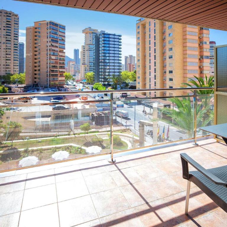 Hotel Servigroup Diplomatic 4 Sup - Habitación Doble con vistas a la piscina (3 adultos) - 1 o 2 camas - 4