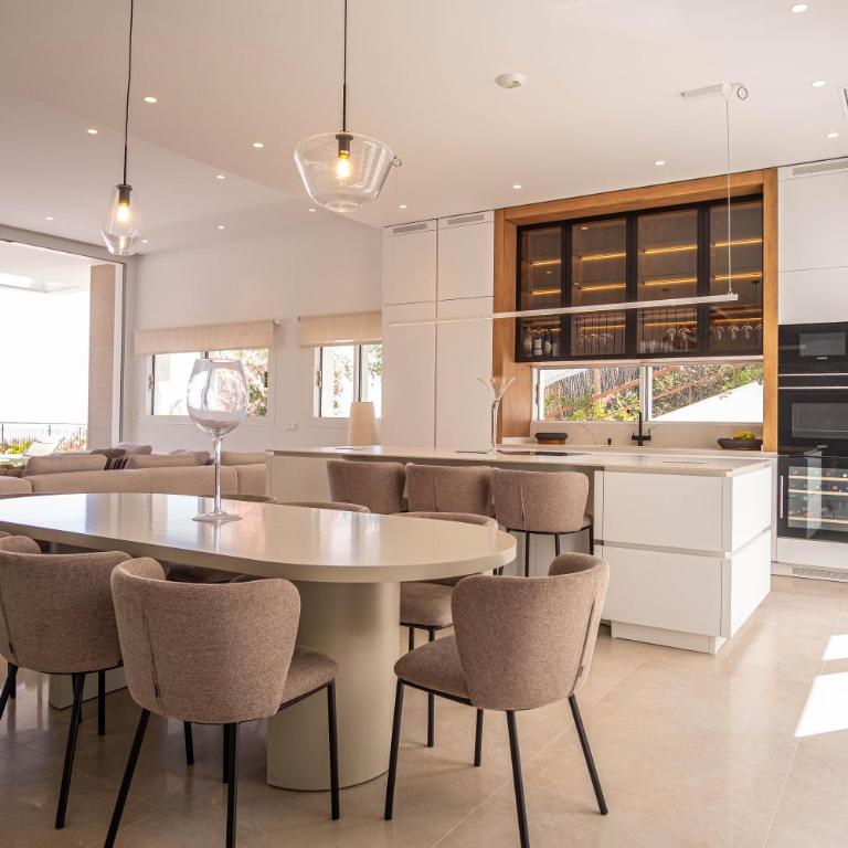 Luxury Villa Sunset Hills by ELE Apartments - Villa - 8