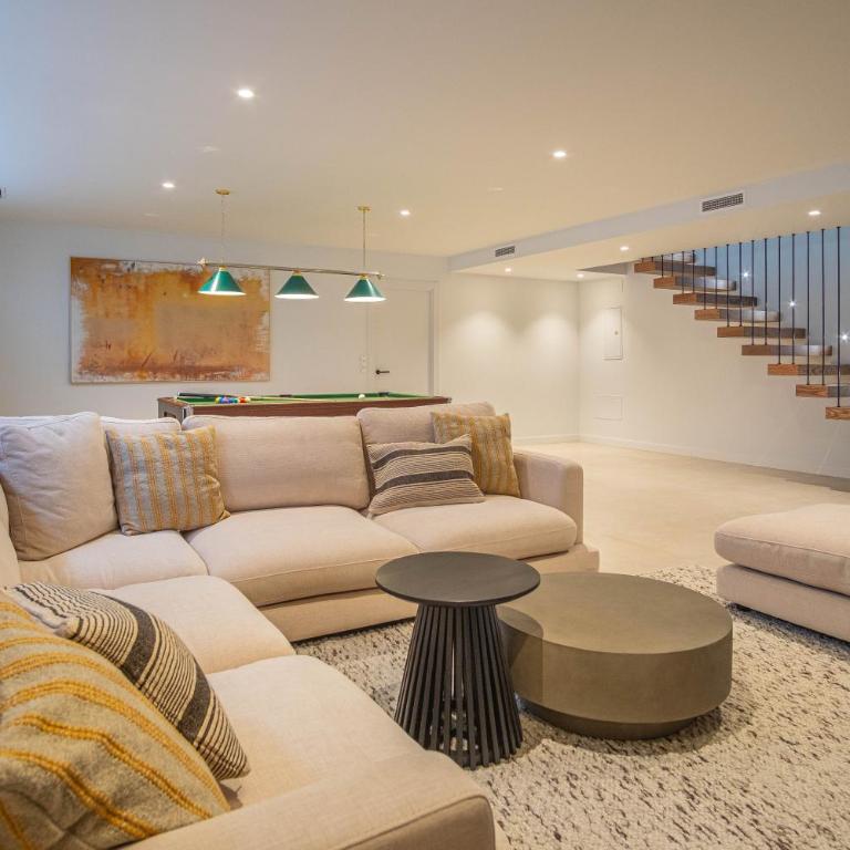 Luxury Villa Sunset Hills by ELE Apartments - Villa - 13