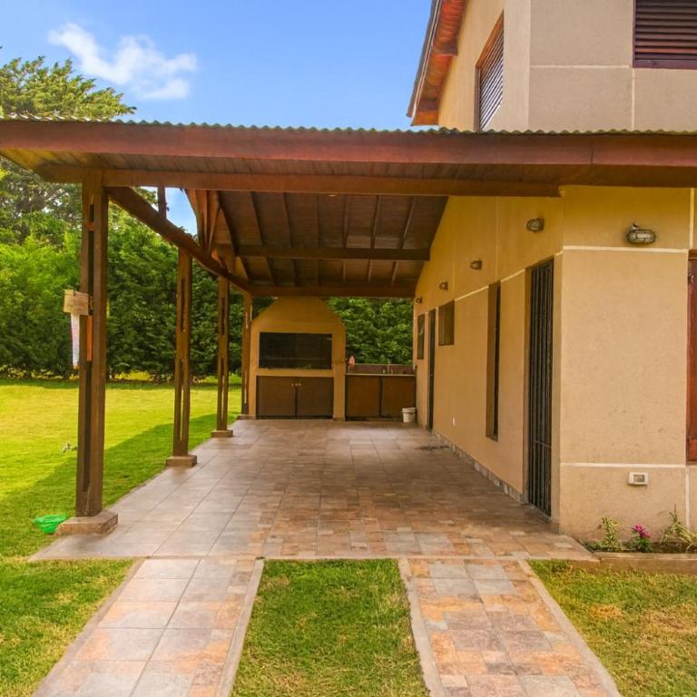 Casa en Country en Miramar 3 habitaciones - Cerca del Mar - Three-Bedroom House - 3