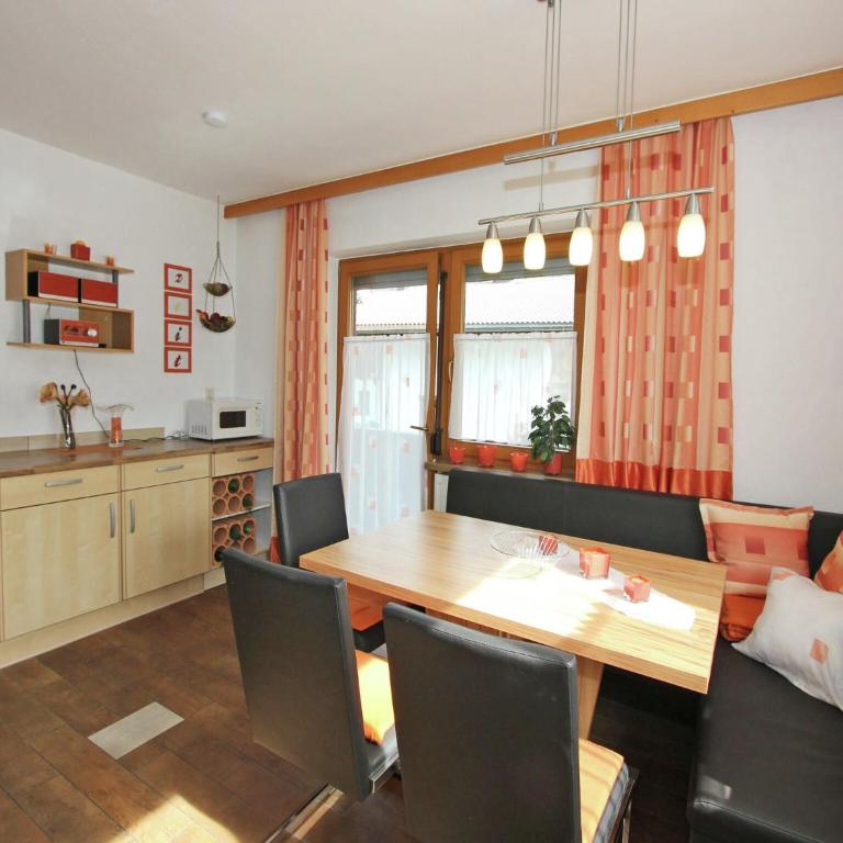 Apartment in Stumm near Ski Slopes - Apartment mit 3 Schlafzimmern - 3