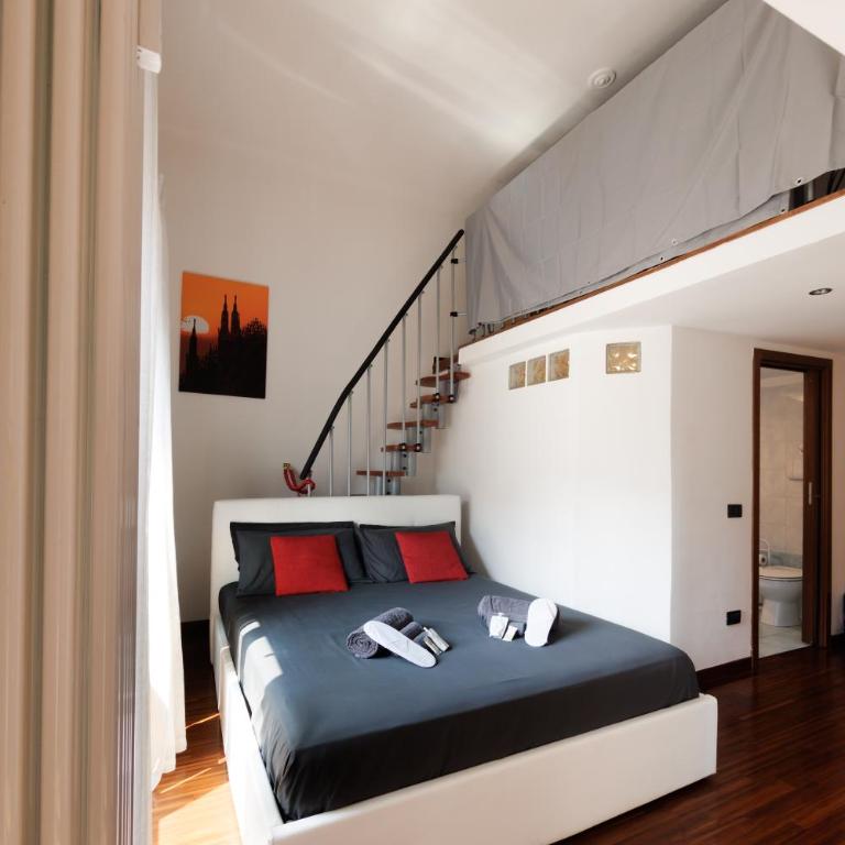Duomo a 15 minuti a piedi - Suite Balcone WiFi - Appartamento con 1 Camera da Letto - 2