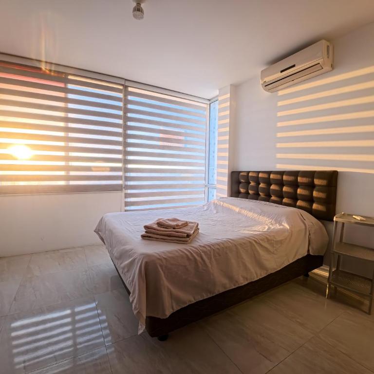 Casa en Manta con piscina junto a la PLAYA - Three-Bedroom Villa - 2